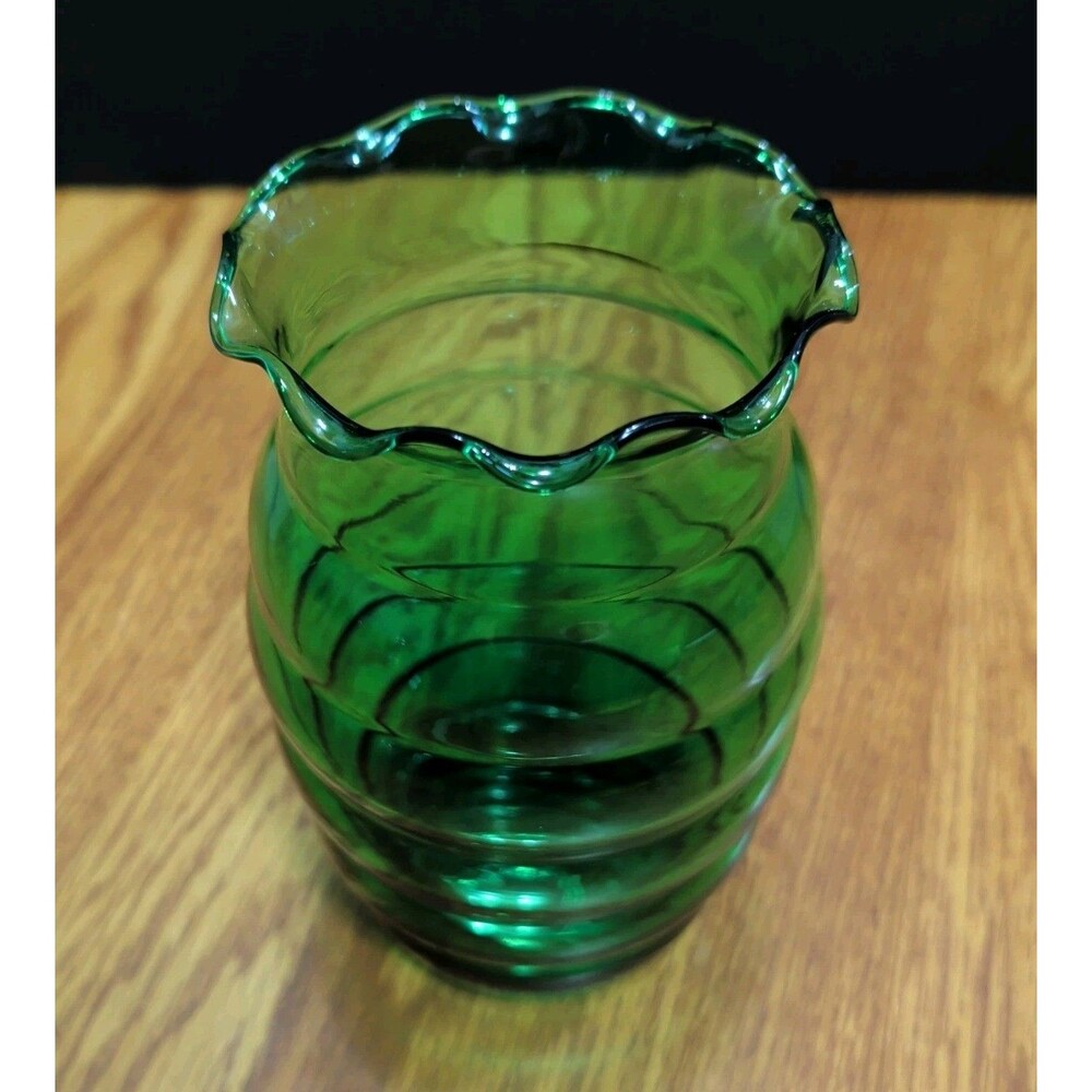 Vintage Emerald Green Glass Vase Beehive Ribbed Swirl Crimped Ruffled Rim 7"